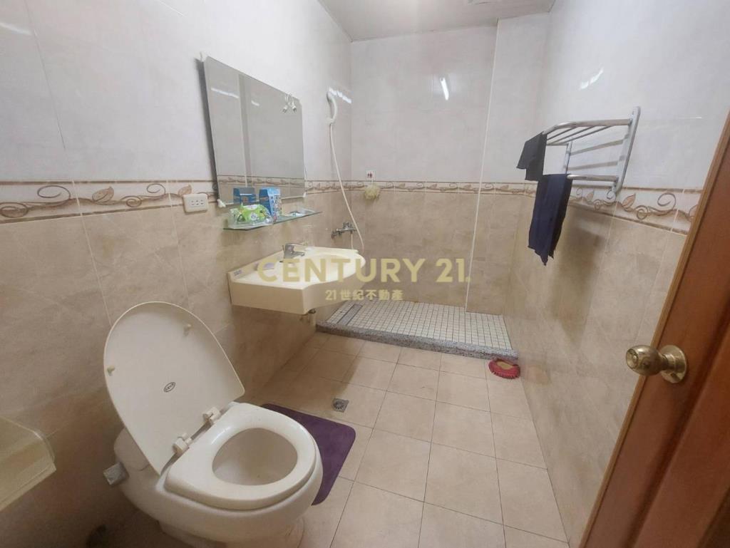 寶山街蛋黃區大坪效收租透天店面