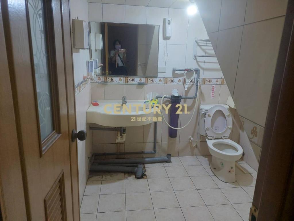 寶山街蛋黃區大坪效收租透天店面