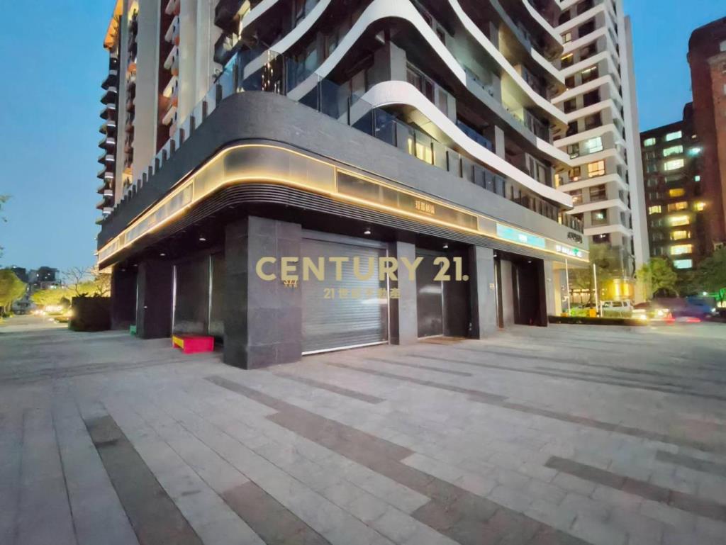 璟都劍橋三角窗雙拼收租店面+11車位