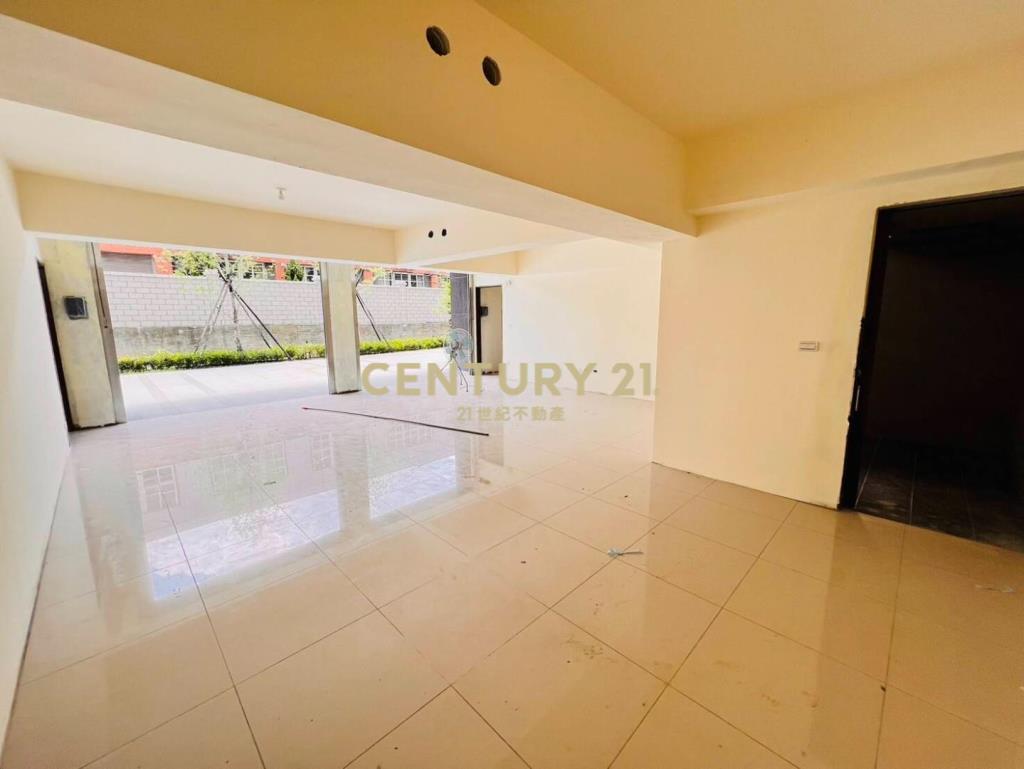 璟都劍橋三角窗雙拼收租店面+11車位