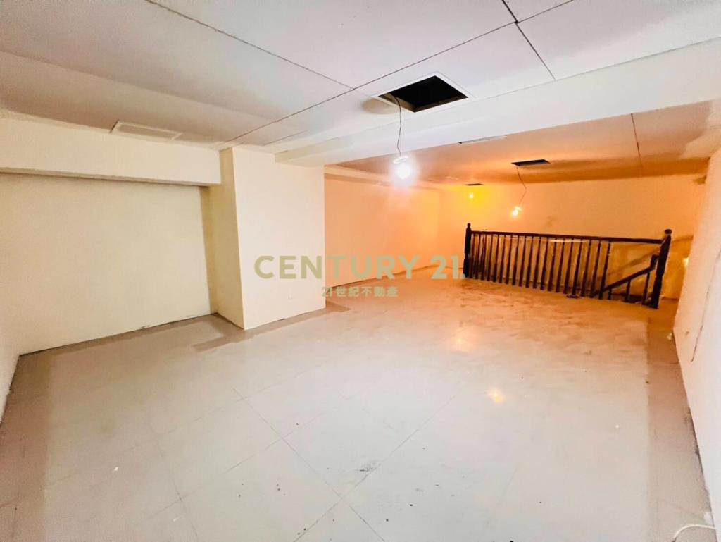 璟都劍橋三角窗雙拼收租店面+11車位