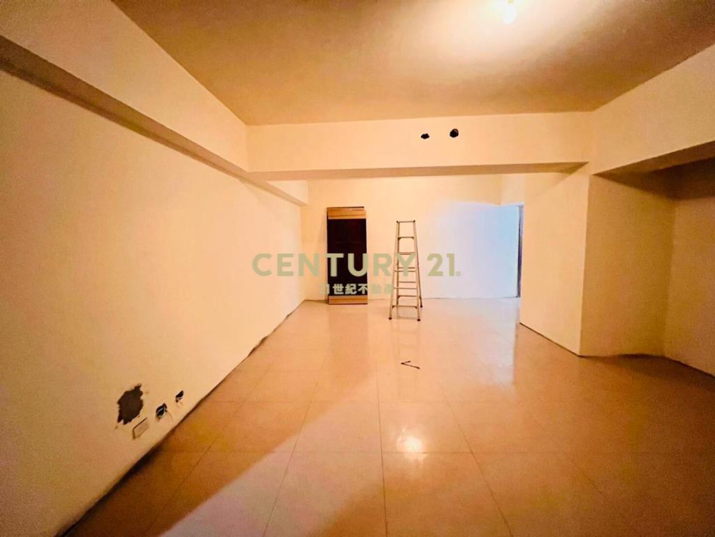 璟都劍橋三角窗雙拼收租店面+11車位