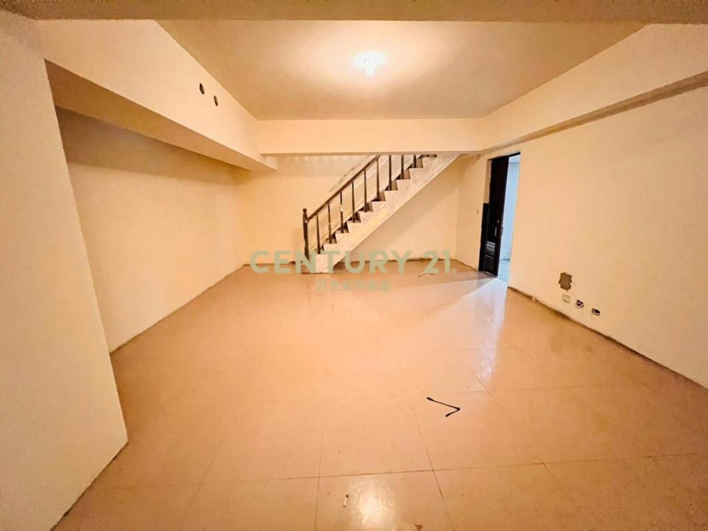 璟都劍橋三角窗雙拼收租店面+11車位