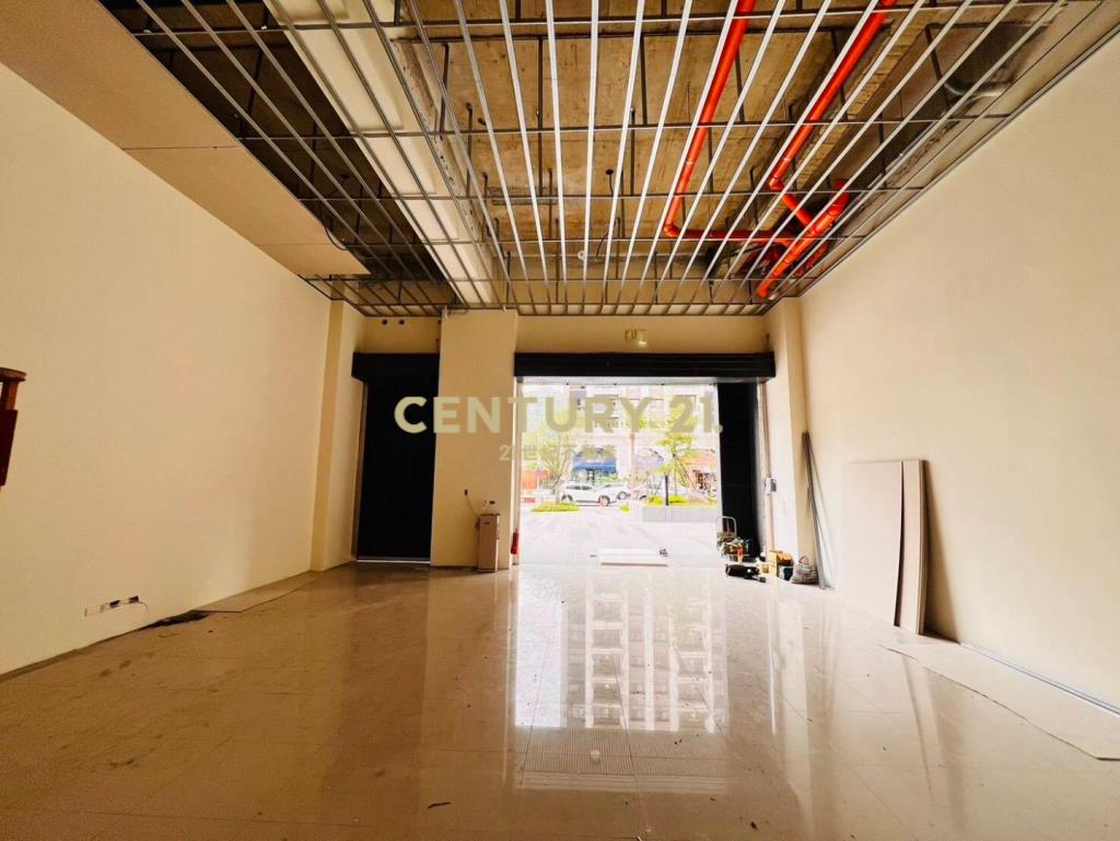 璟都劍橋三角窗雙拼收租店面+11車位