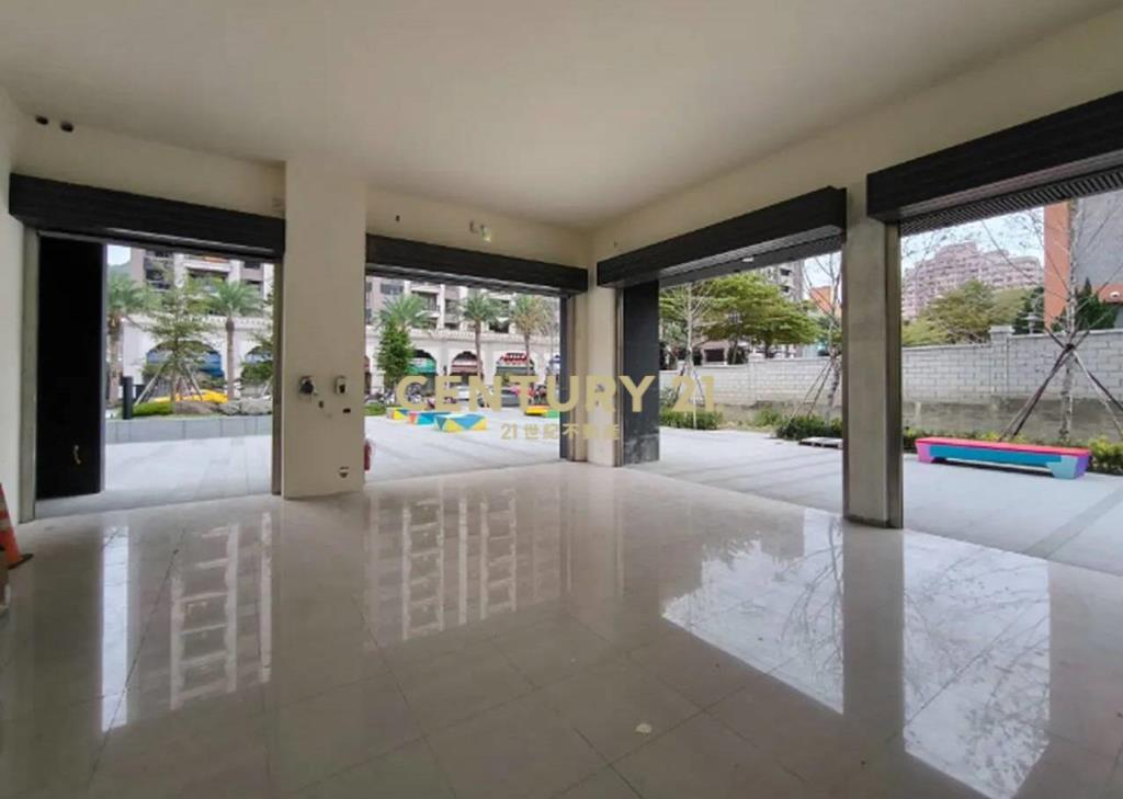 璟都劍橋三角窗雙拼收租店面+11車位