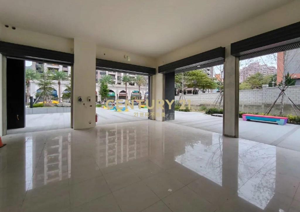 璟都劍橋三角窗雙拼收租店面+11車位