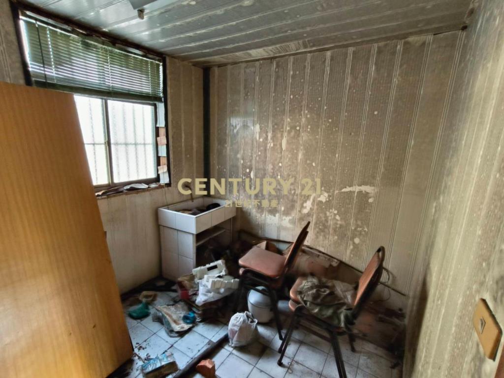 龜山幸福社區低總價6房頂加公寓(需整理)