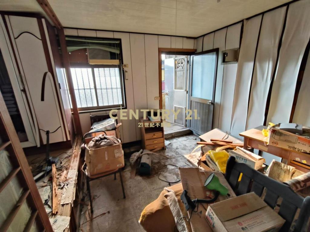 龜山幸福社區低總價6房頂加公寓(需整理)