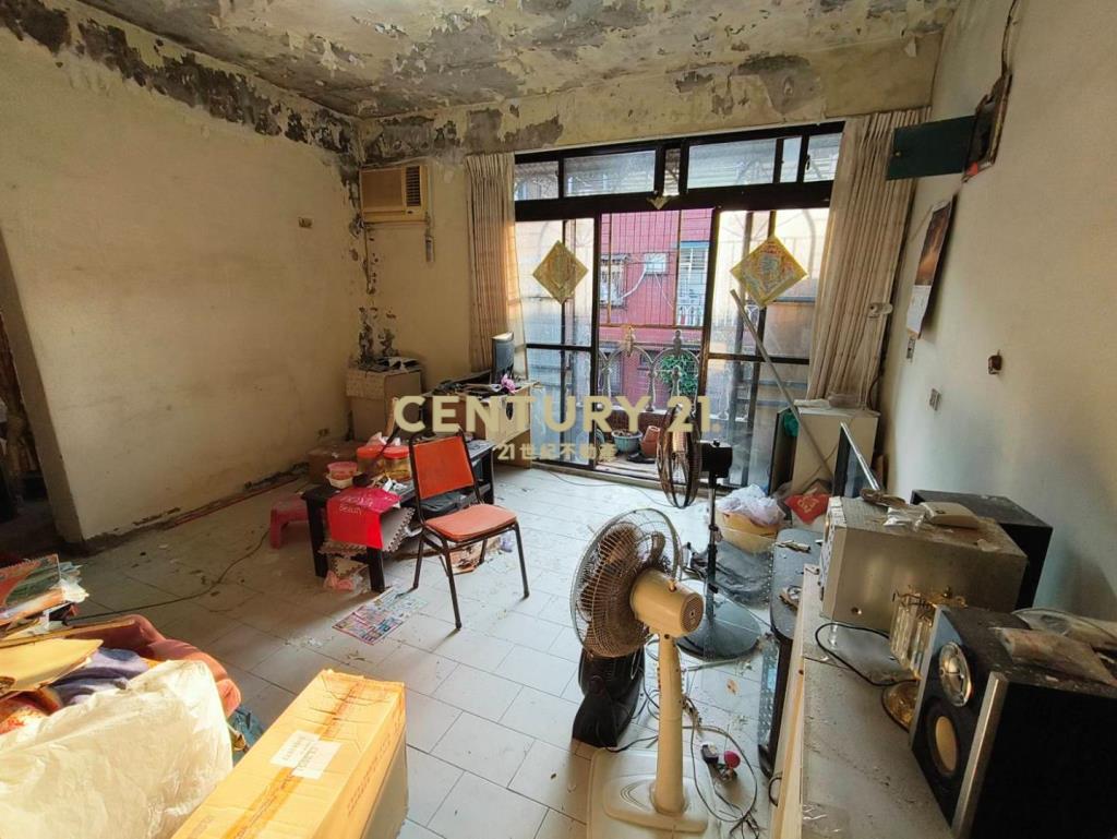 龜山幸福社區低總價6房頂加公寓(需整理)