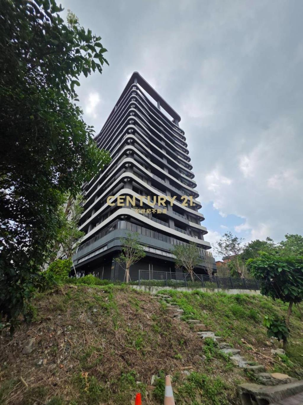 璟都劍橋三角窗景觀挑高收租店面(車位另購