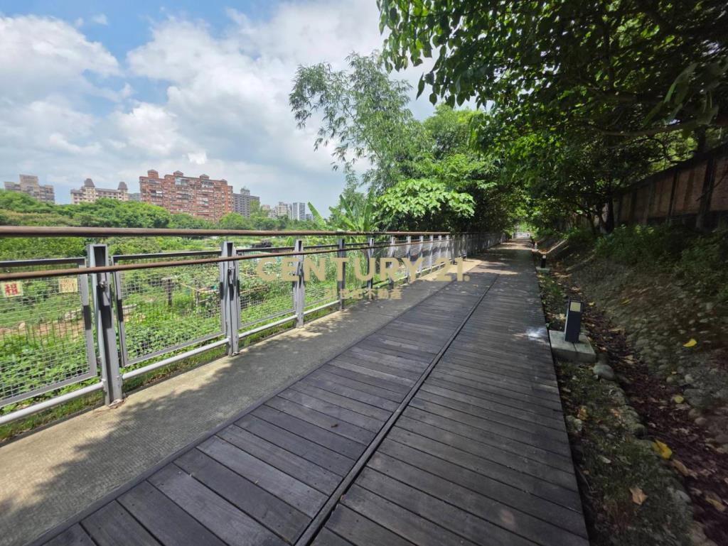 璟都劍橋三角窗景觀挑高收租店面(車位另購