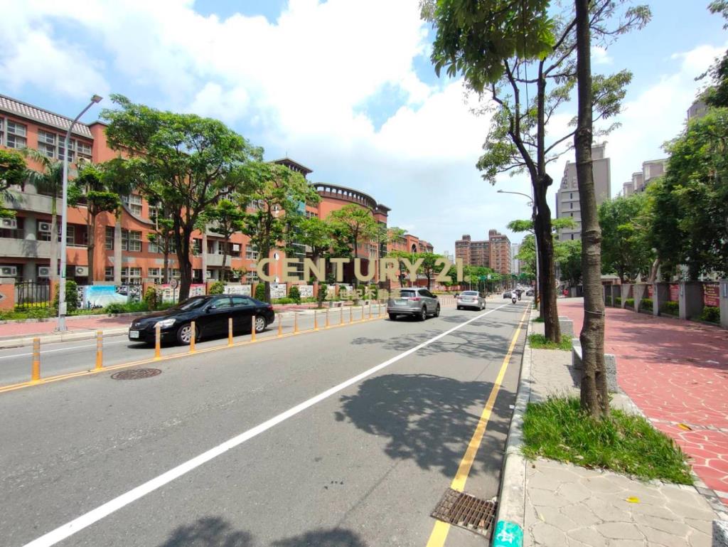 璟都劍橋三角窗景觀挑高收租店面(車位另購