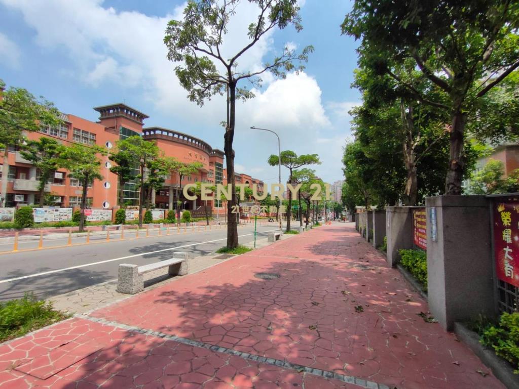 璟都劍橋三角窗景觀挑高收租店面(車位另購