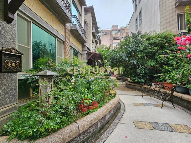 宜誠金品名師全新裝潢5房2車位別墅