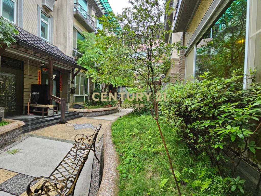 宜誠金品名師全新裝潢5房2車位別墅