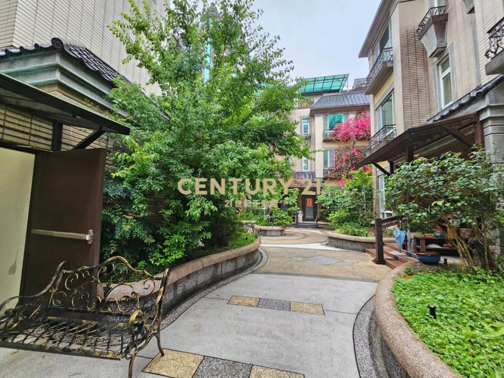 宜誠金品名師全新裝潢5房2車位別墅