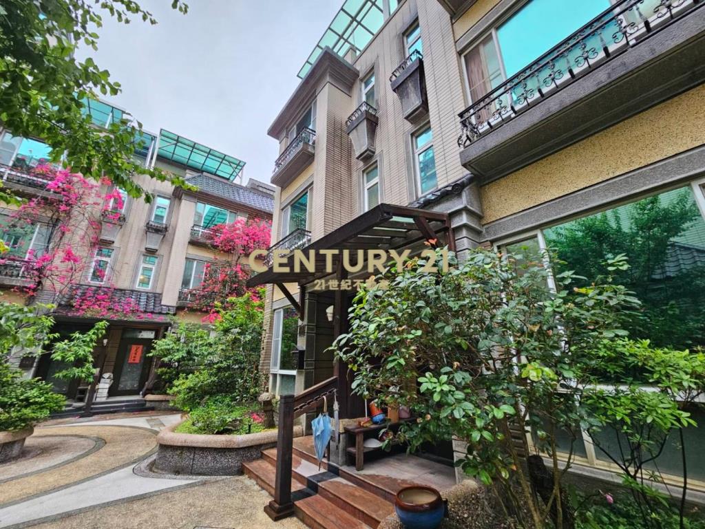 宜誠金品名師全新裝潢5房2車位別墅