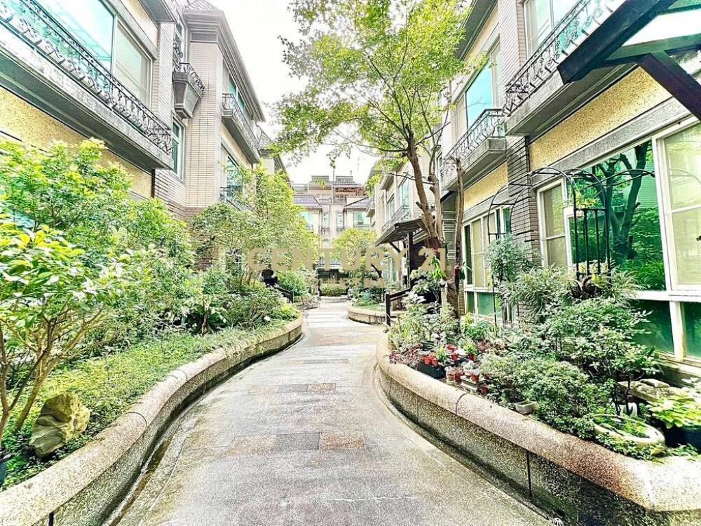 宜誠金品名師全新裝潢5房2車位別墅