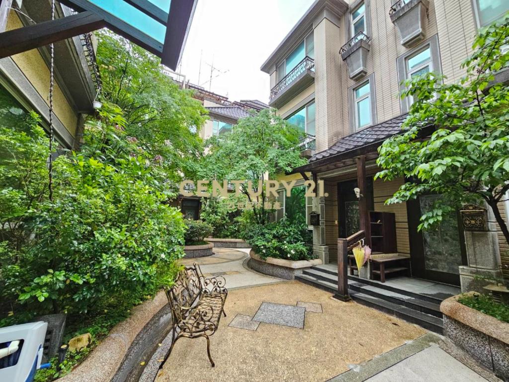 宜誠金品名師全新裝潢5房2車位別墅