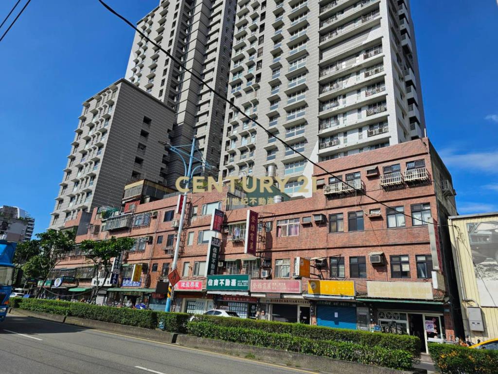 (專約)八里左岸收租2店面6套房雙併透天