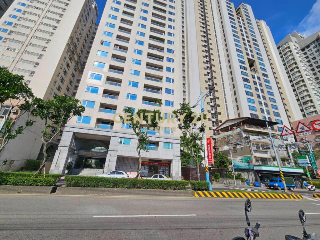 (專約)八里左岸收租2店面6套房雙併透天