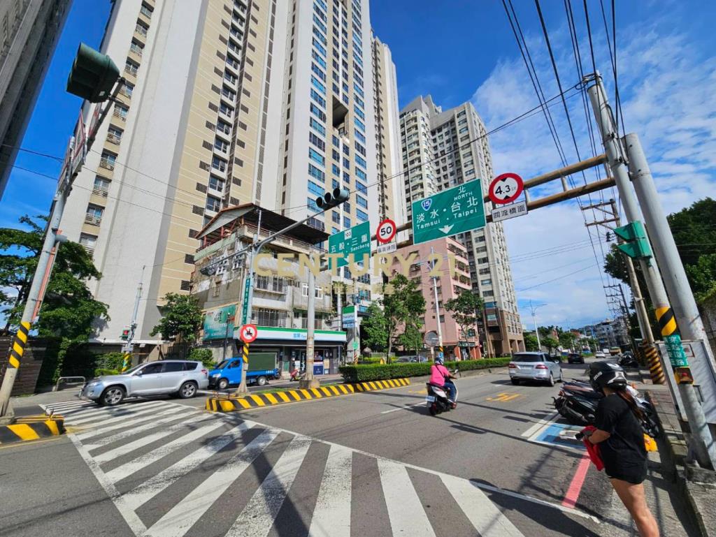 (專約)八里左岸收租2店面6套房雙併透天