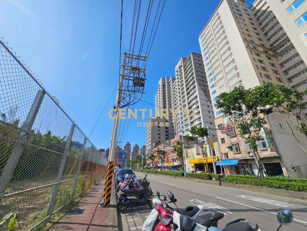 (專約)八里左岸收租2店面6套房雙併透天