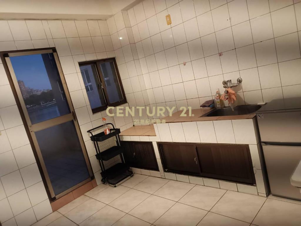 (專約)八里左岸收租2店面6套房雙併透天