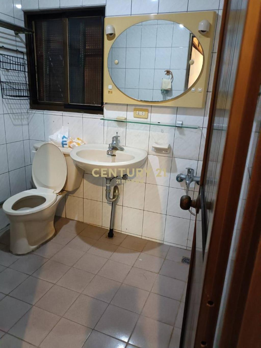 (專約)八里左岸收租2店面6套房雙併透天