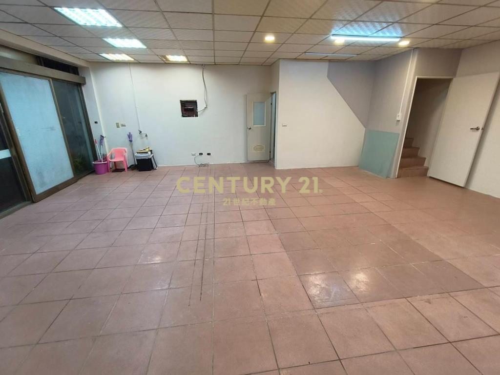 桃園站前東門國小三角窗2層樓收租店面+車