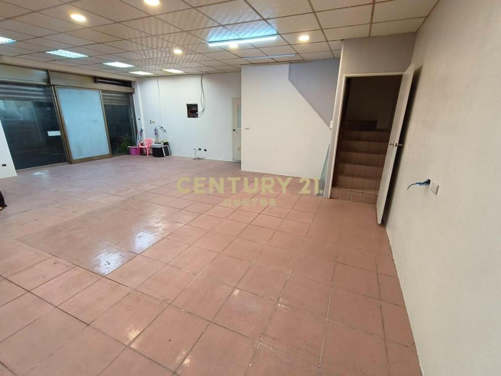 桃園站前東門國小三角窗2層樓收租店面+車