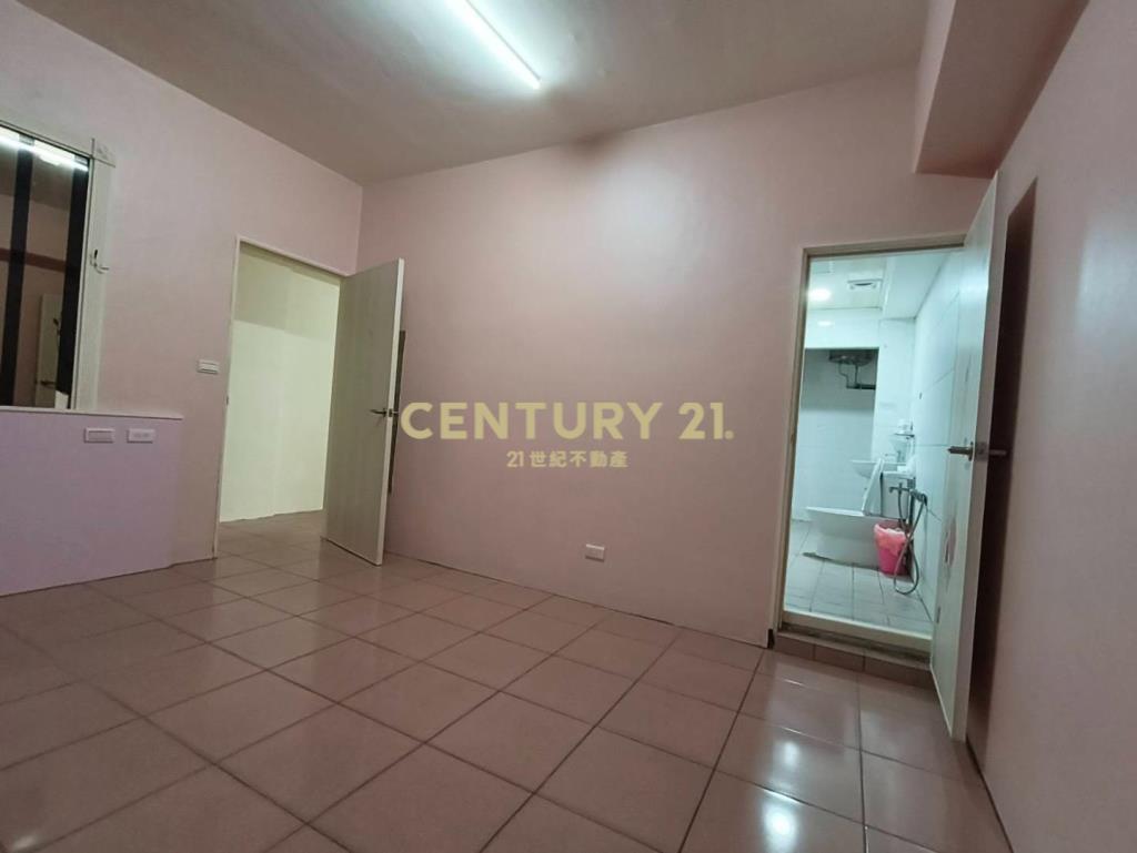 桃園站前東門國小三角窗2層樓收租店面+車