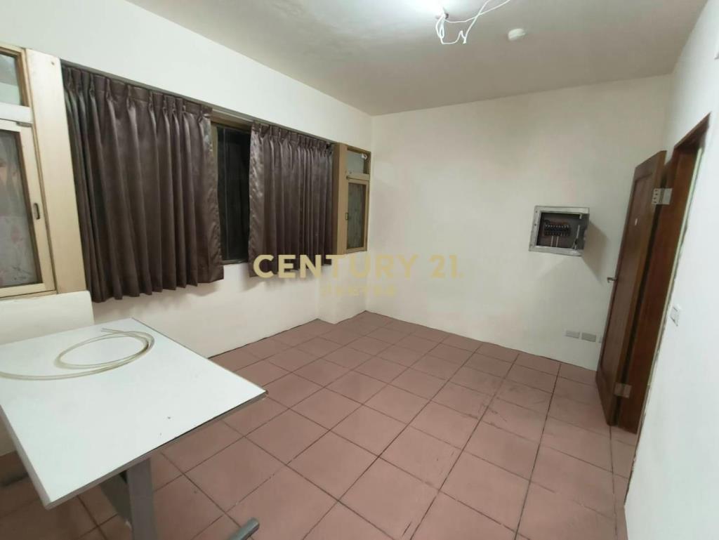 桃園站前東門國小三角窗2層樓收租店面+車