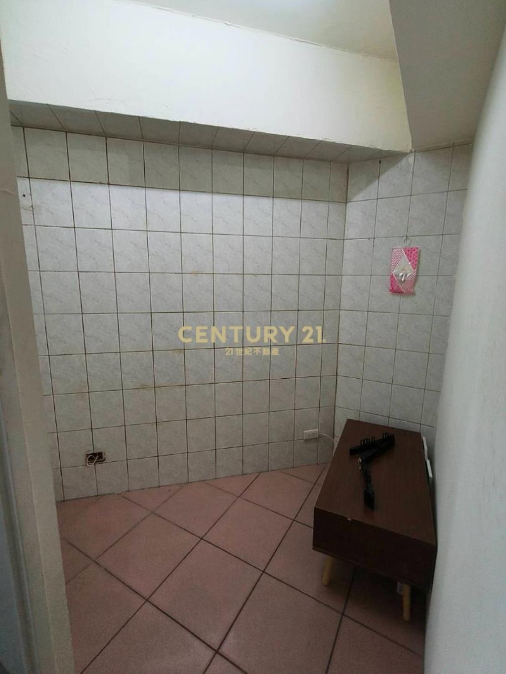 桃園站前東門國小三角窗2層樓收租店面+車