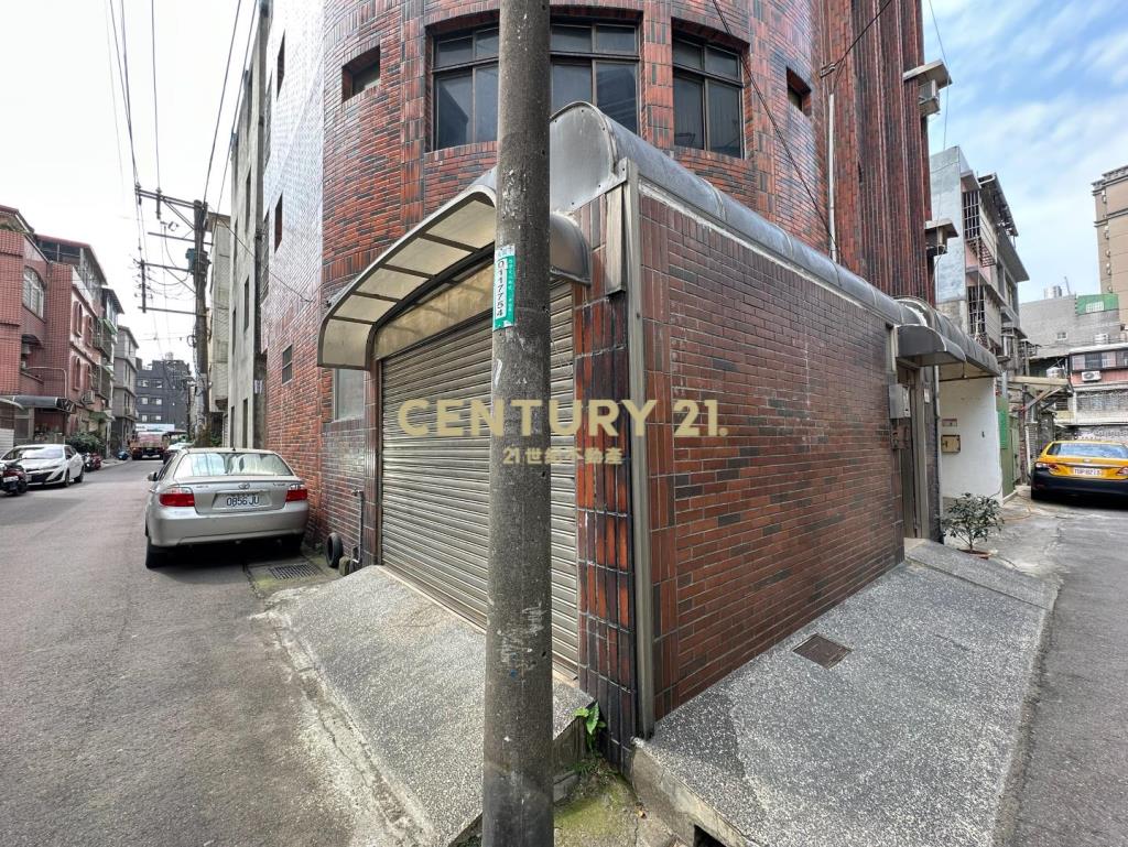 龍岡葡萄王旁｜大坪數邊間透店｜室內停車