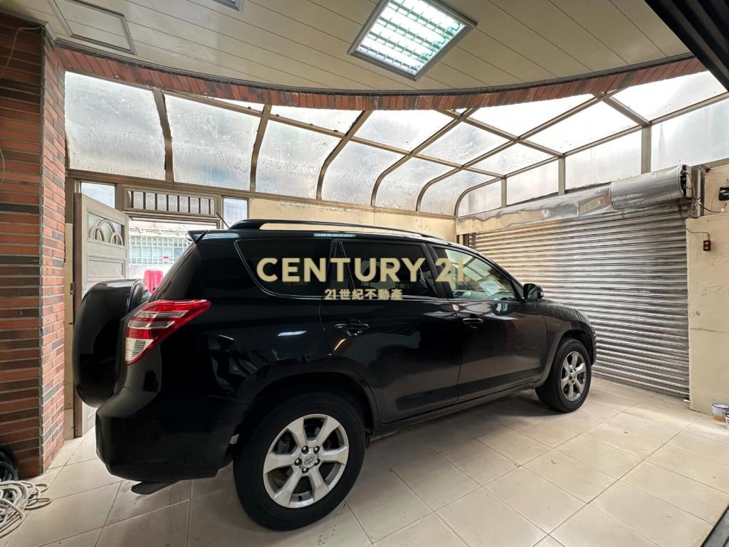 龍岡葡萄王旁｜大坪數邊間透店｜室內停車