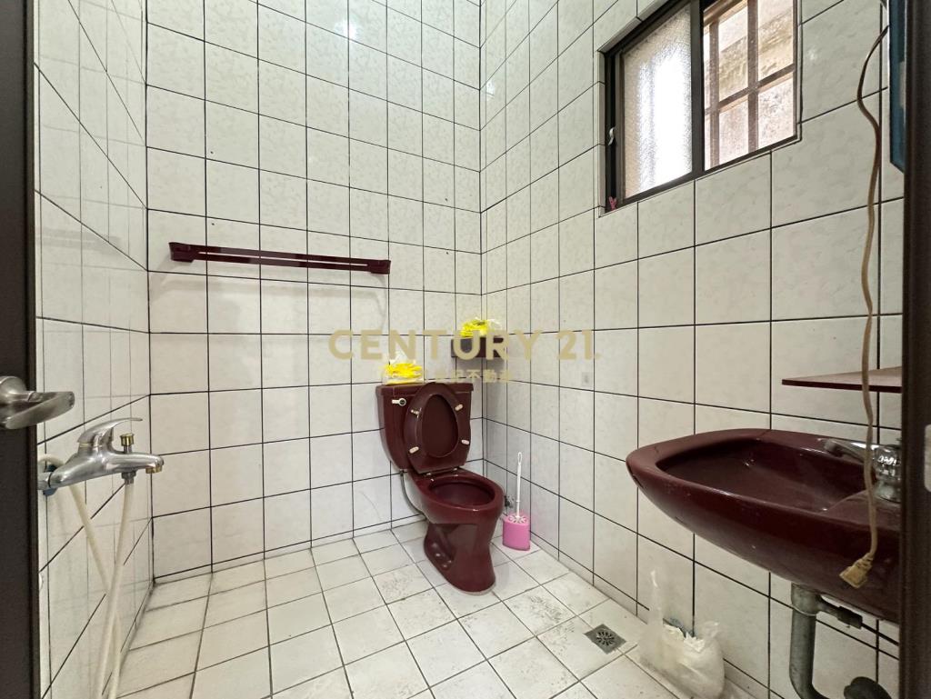 龍岡葡萄王旁｜大坪數邊間透店｜室內停車