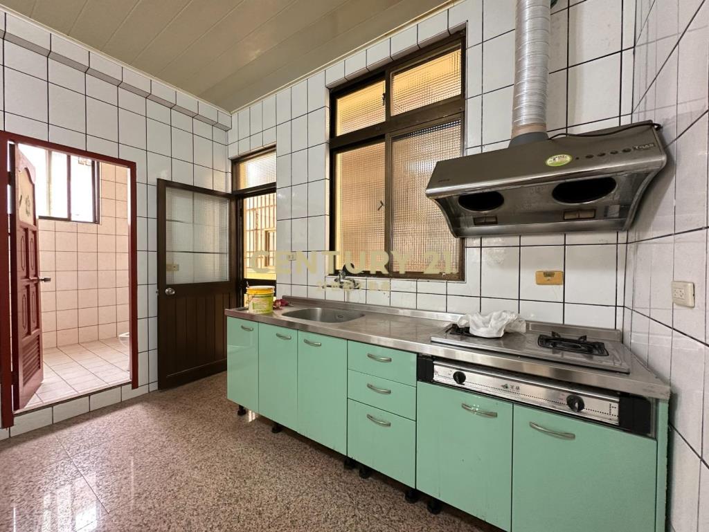 龍岡葡萄王旁｜大坪數邊間透店｜室內停車