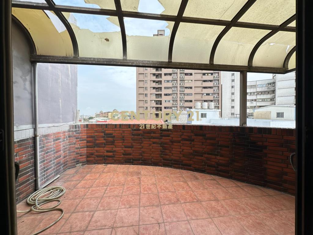 龍岡葡萄王旁｜大坪數邊間透店｜室內停車