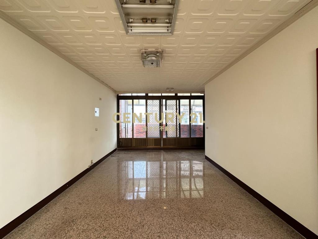 龍岡葡萄王旁｜大坪數邊間透店｜室內停車