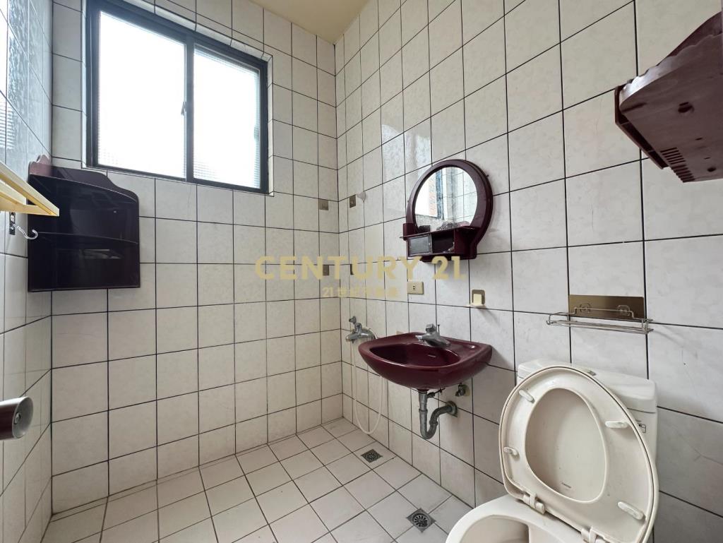 龍岡葡萄王旁｜大坪數邊間透店｜室內停車