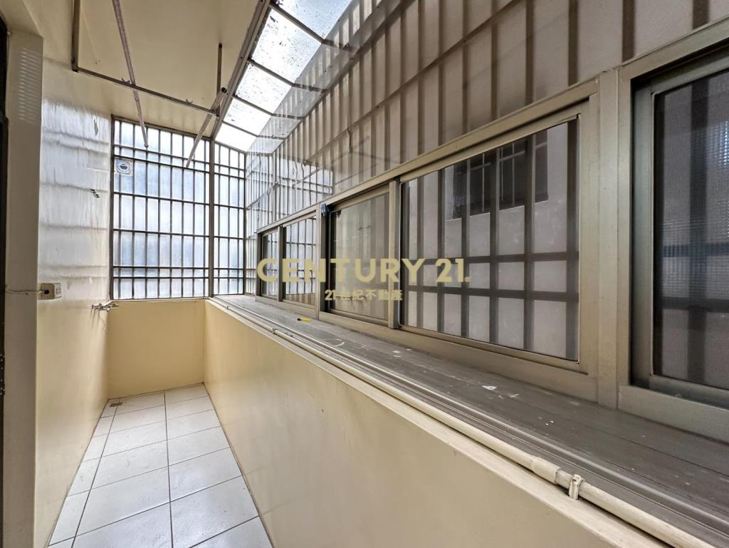 龍岡葡萄王旁｜大坪數邊間透店｜室內停車