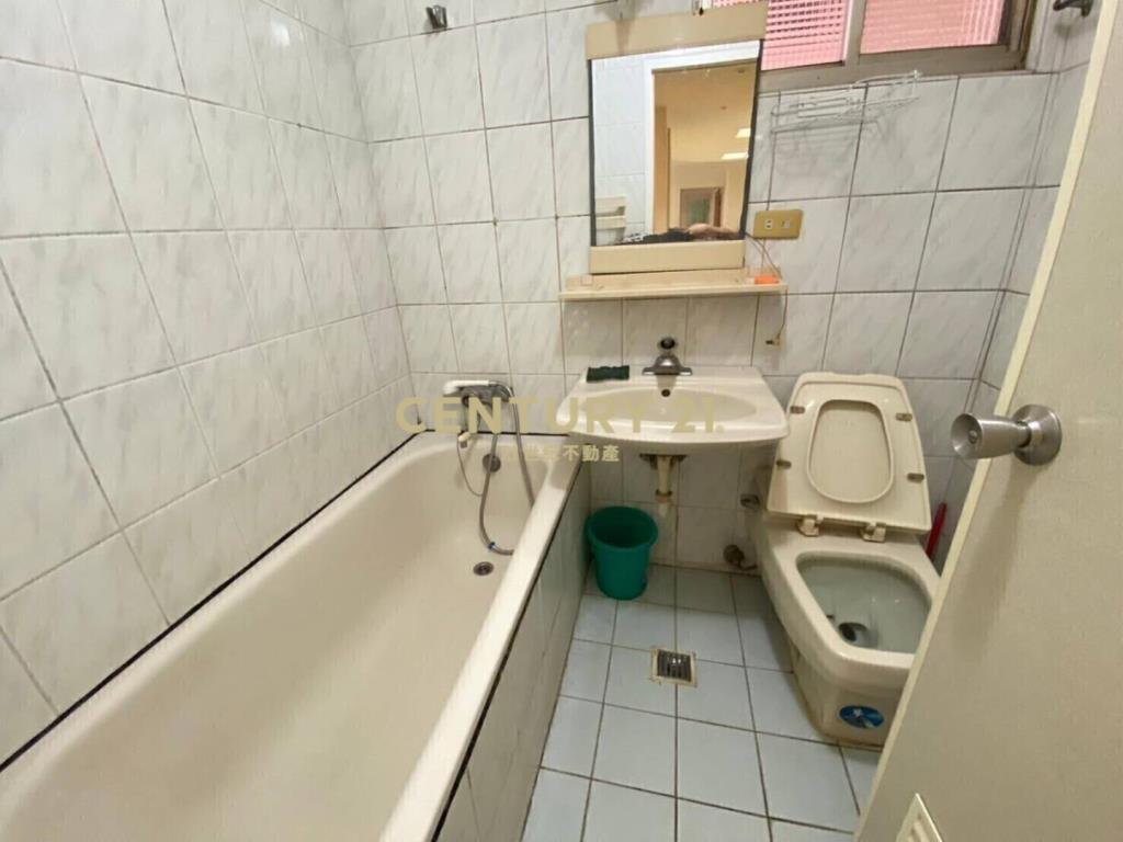 冠倫大國前排A1棟邊間收租4房