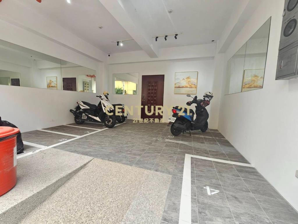 興二街全新自建收租15套房電梯透天