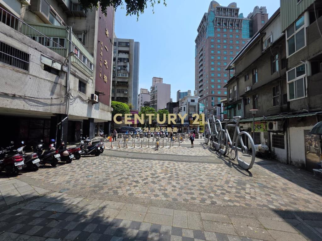 桃園站前民生路大面寬三角窗整新透天