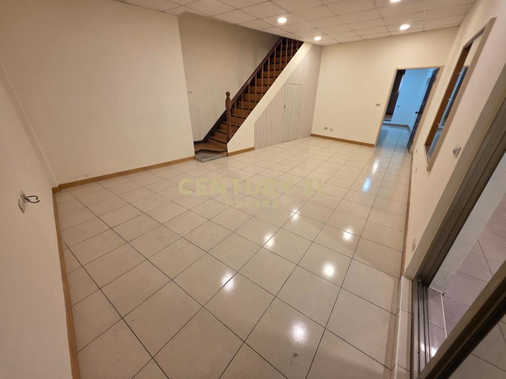 桃園站前民生路大面寬三角窗整新透天