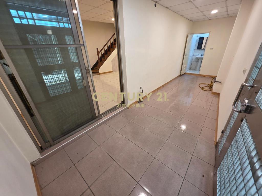 桃園站前民生路大面寬三角窗整新透天