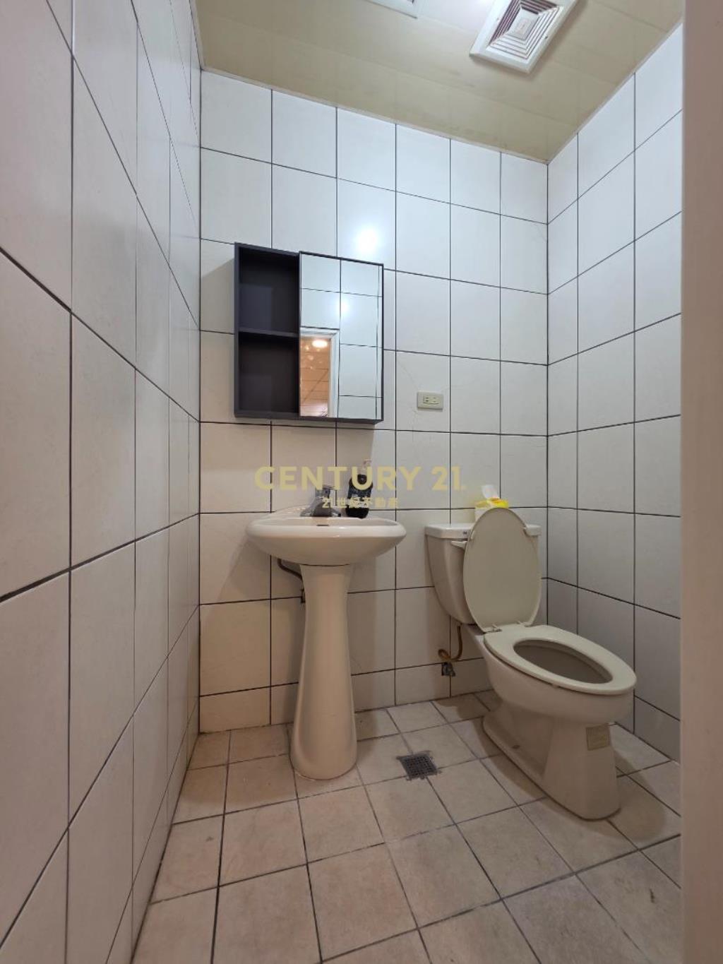 桃園站前民生路大面寬三角窗整新透天