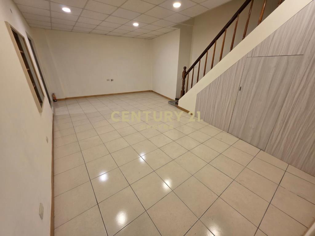 桃園站前民生路大面寬三角窗整新透天