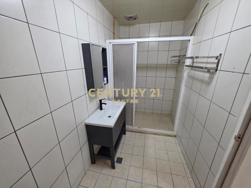 桃園站前民生路大面寬三角窗整新透天